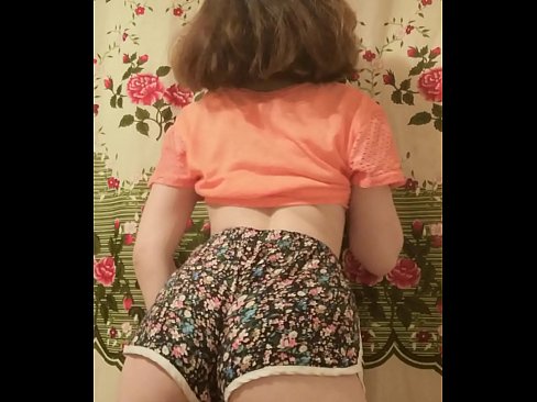 ❤️ Una ghjovana sexy si spoglia i pantaloncini davanti à a camera ❤️ Video porno à co.super-vip.top